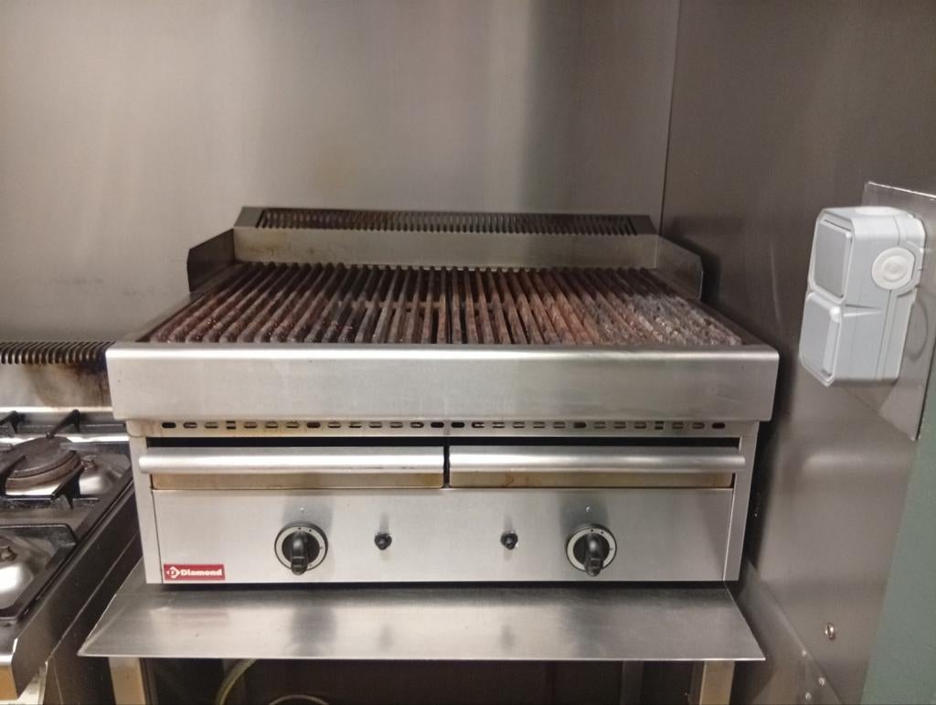 Grill Diamond, Elektronische apparatuur