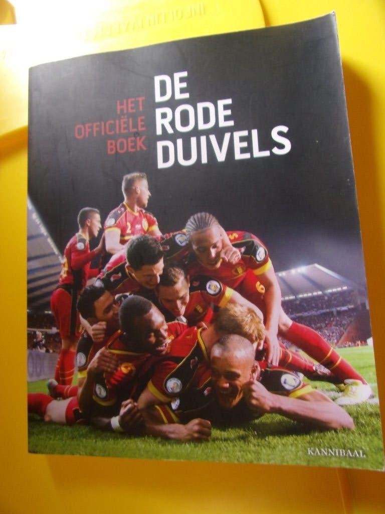 VOETBAL : DE RODE DUIVELS  (Het officiele boek), Ophalen of Verzenden, Zo goed als nieuw, Balsport