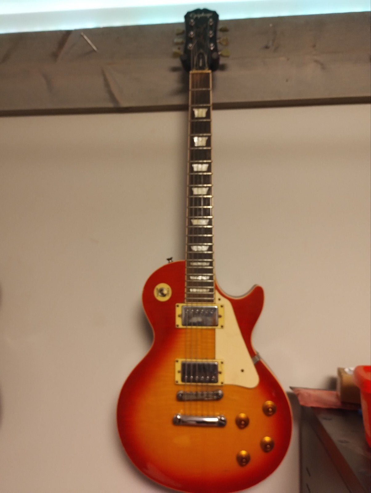 Epiphone les Paul 1993
Gitaar speelt en klinkt geweldig, Muziek en Instrumenten, Snaarinstrumenten | Gitaren | Elektrisch, Ophalen of Verzenden