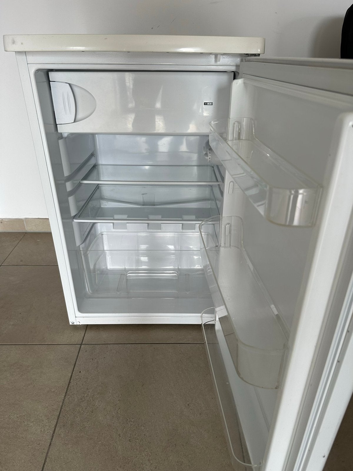 FRIAC tafelkoelkast met mini-vriezer, Elektronische apparatuur, Vriezers en Diepvrieskisten, Ophalen, Zo goed als nieuw