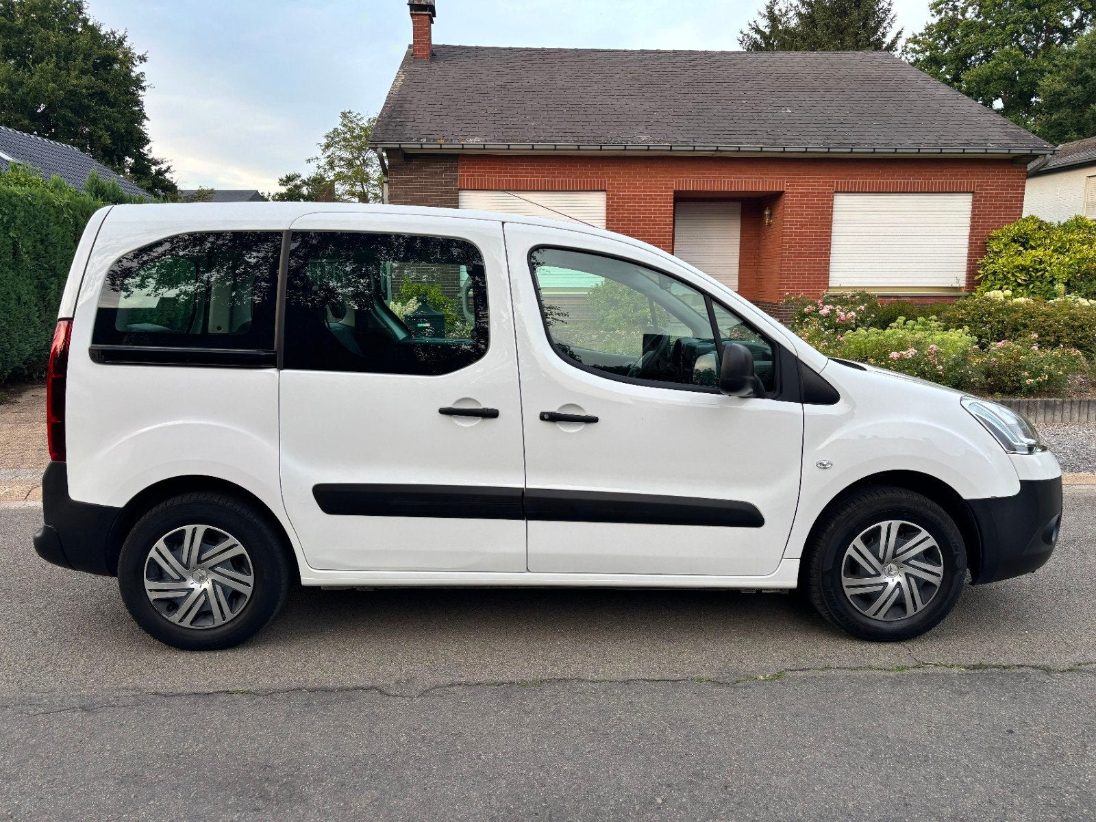 Citroën Berlingo 1.6 essence / 82000 km / 1er main / CT Ok, Autos, Euro 5, Achat, 4 portes, Boîte manuelle