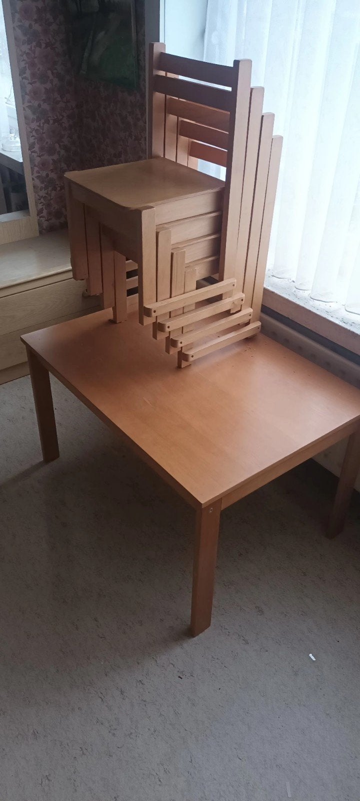 Ikea kindertafel en 4 stoeltjes, Ophalen