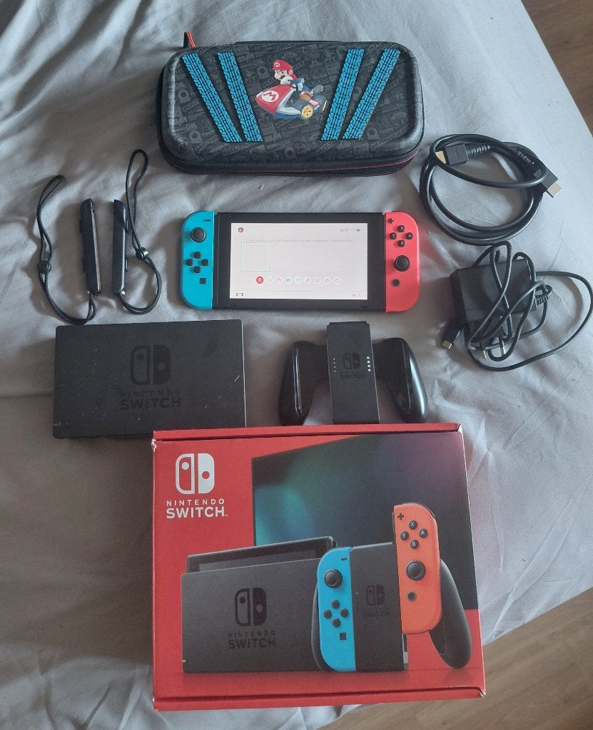 Nintendo Switch, Games en Spelcomputers, Ophalen of Verzenden, Zo goed als nieuw, Met 2 controllers, Switch 2019 Upgrade
