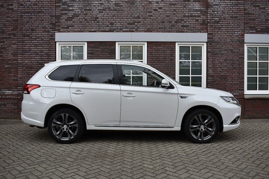 Mitsubishi Outlander 2.0 PHEV Business Edition Wij zijn op a, Autos, 12 kWh, Achat, Entreprise, Carnet d'entretien