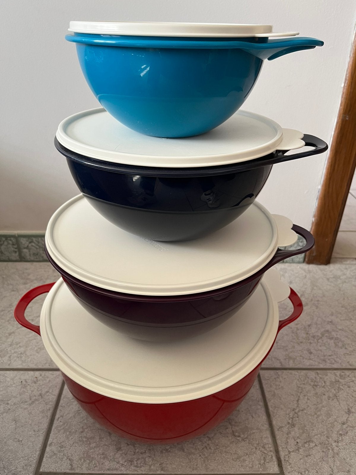 Bols Tupperware neufs(4), Neuf, Enlèvement ou Envoi, Autres couleurs, Avec couvercle