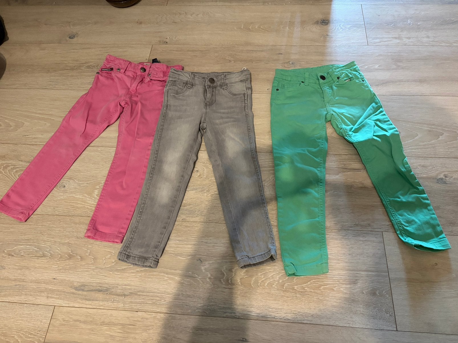 3 broeken, waarvan roze tommy hilfiger maat 98, Ophalen, Gebruikt, Meisje, Broek