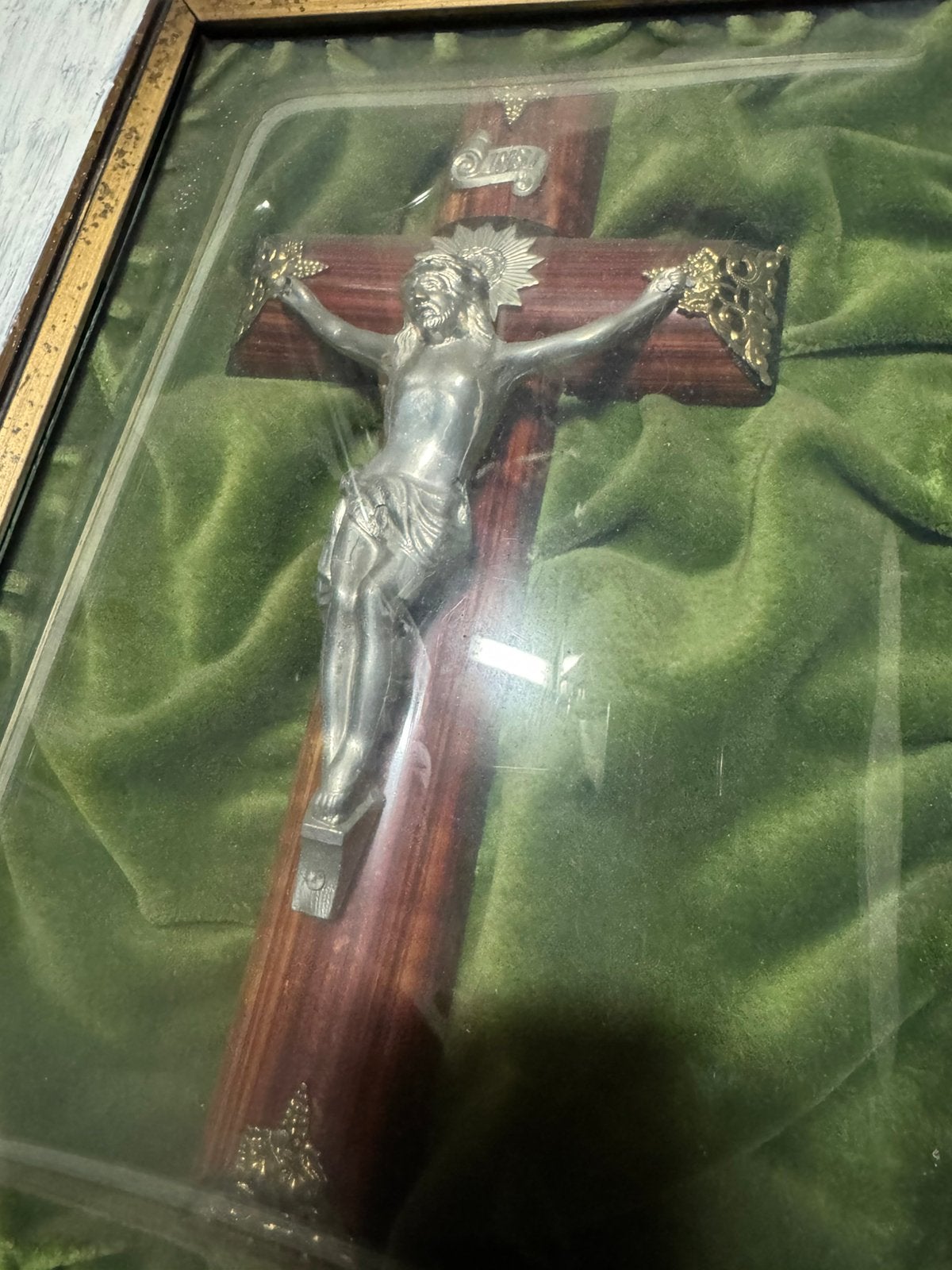 Antieken kruis, Ophalen