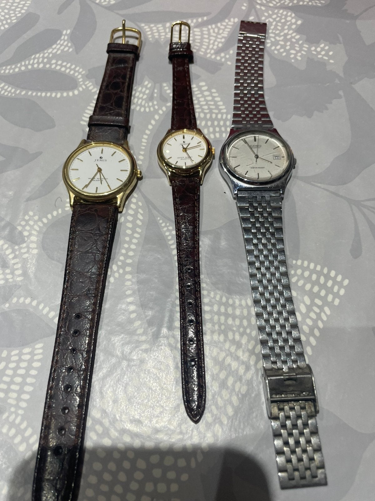 3 anciennes montres une casio 2 jemis water resist, Enlèvement, Comme neuf