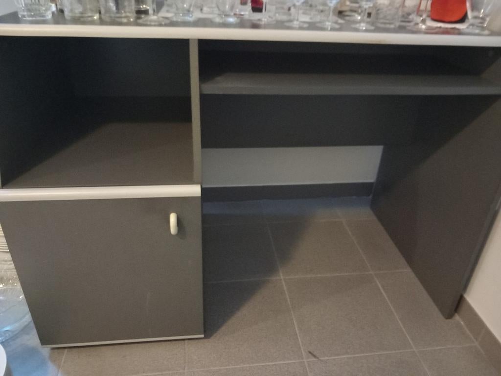 Zeer mooie kinderbureau, Huis en Inrichting, Kasten | Roldeurkasten en Archiefkasten, Ophalen