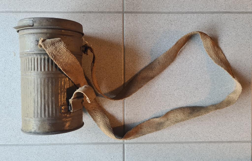 Belgische gasmaskerdoos model 18 voor gasmasker ARS, Verzamelen, Verzenden