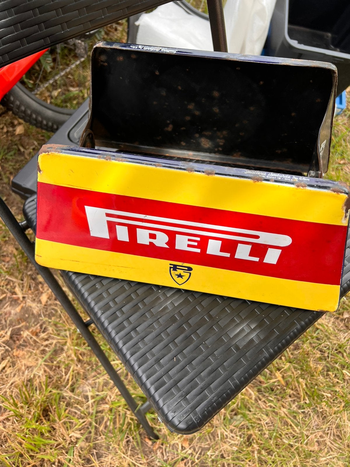 Emaille bord pirelli, Ophalen, Zo goed als nieuw