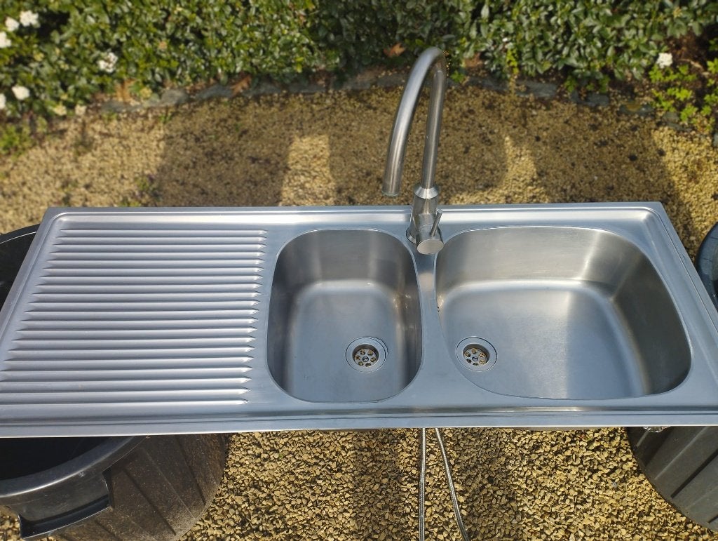 Dubbele spoelbak met inox mengkraan, Huis en Inrichting, Keuken | Keukenelementen, Ophalen, Gebruikt, Minder dan 100 cm, 25 tot 50 cm