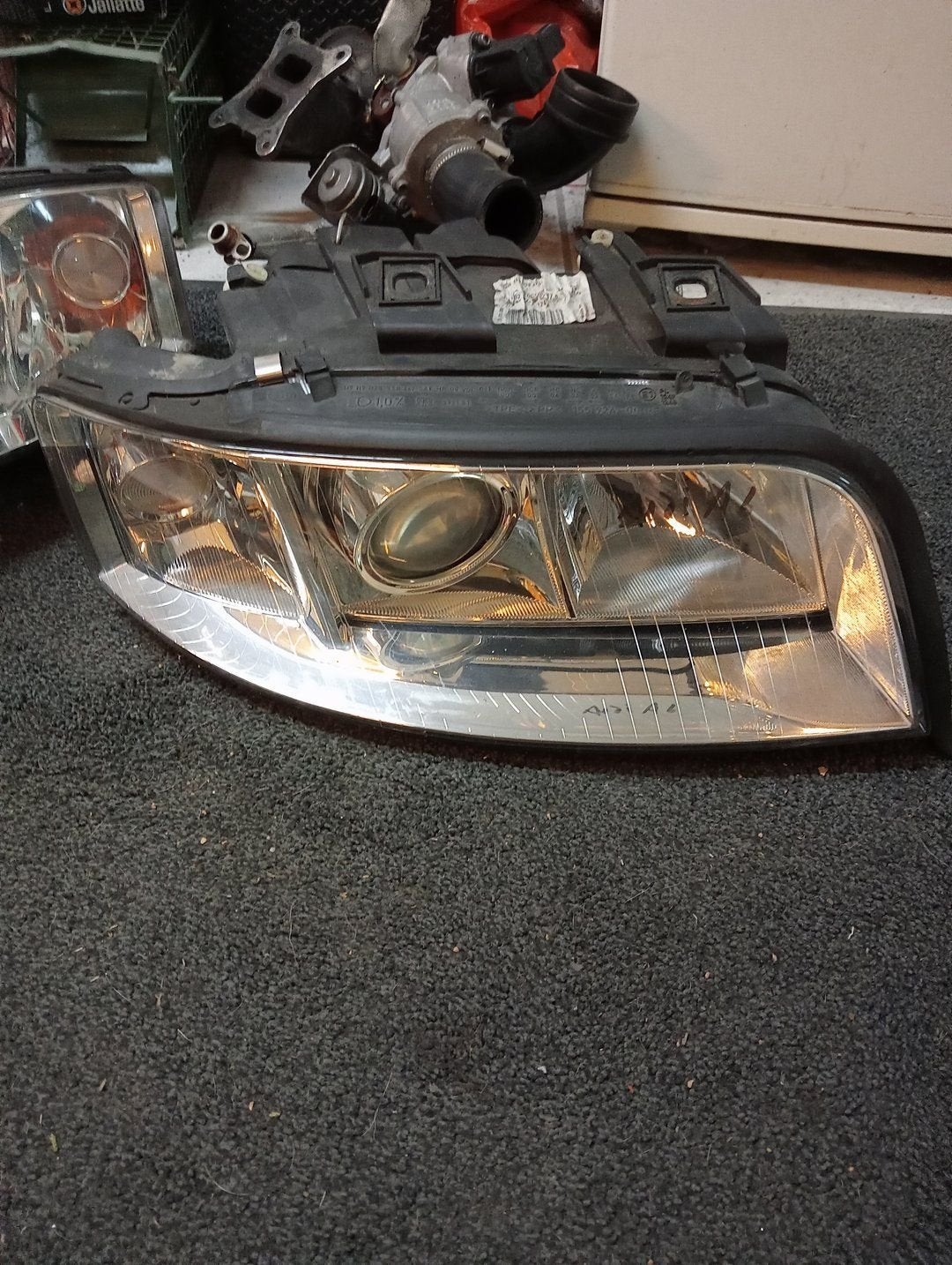 AUDI A6 C5 XENON KOPLAMP RECHTS ORIGINEEL, Auto-onderdelen, Gebruikt, -, -, -