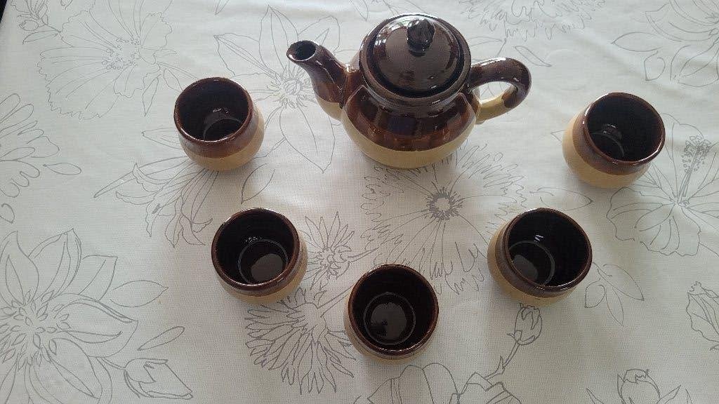 set retro theeservies in bruin keramiek, Ophalen