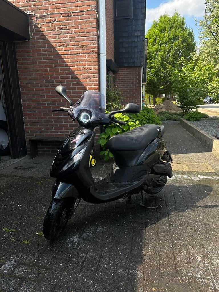 Piaggio zip 4 takt 50 cc B klasse 9.*** Km, Fietsen en Brommers, Ophalen, Zip, Benzine, 50 cc