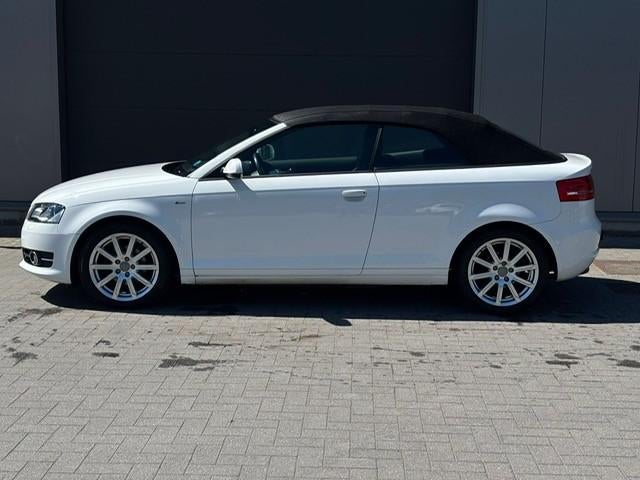 Audi A3 cabrio benzine 96.000km, Auto's, Audi, Voorwielaandrijving, Zwart, Leder en Stof, Wit
