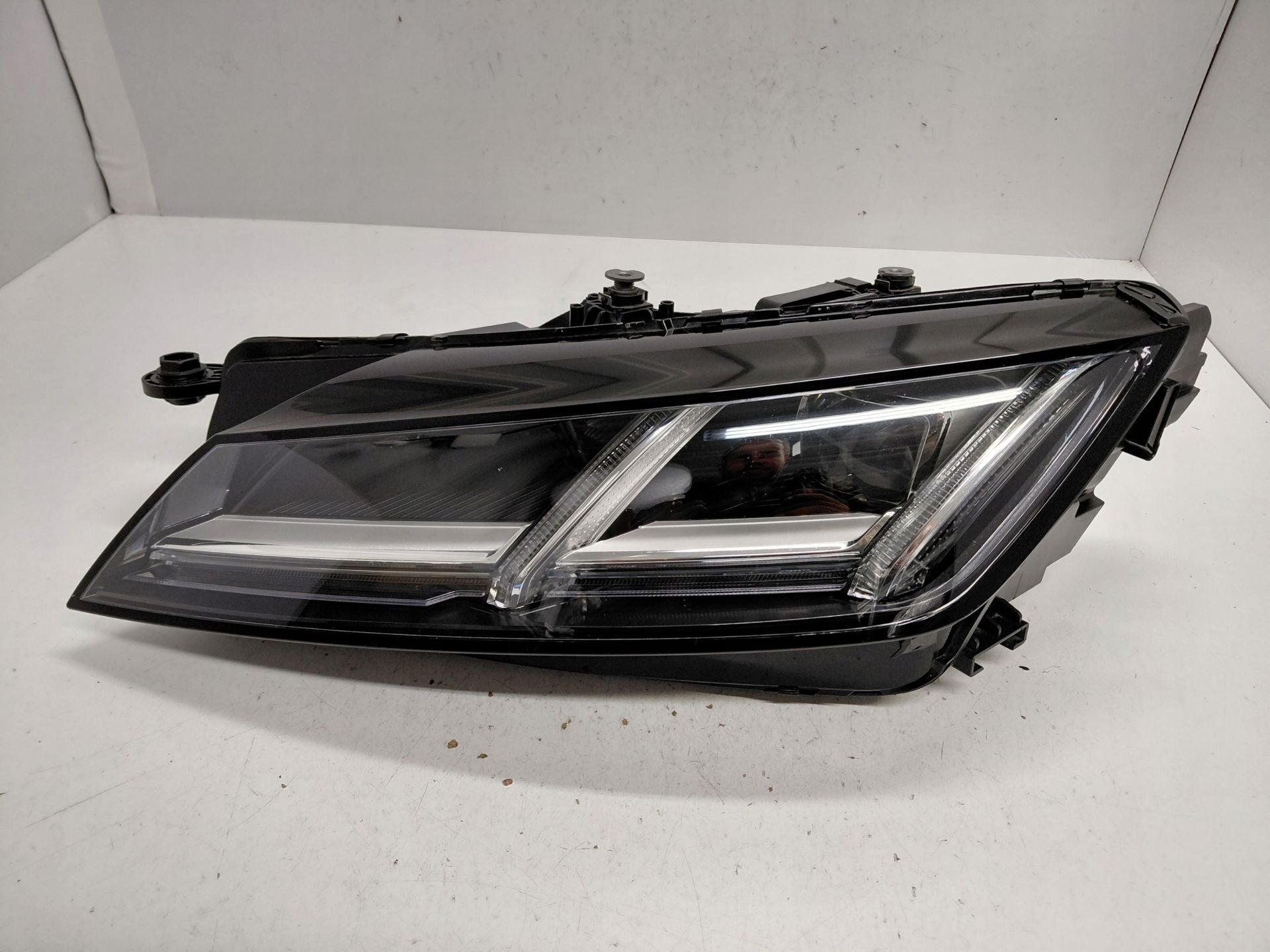 Biellettes de fixation Audi TT 8S Matrix 8S0.941.035.B, AUDI AG, Auto-Union-Strasse 1
85045  Ingolstadt, DE, Audi, Utilisé