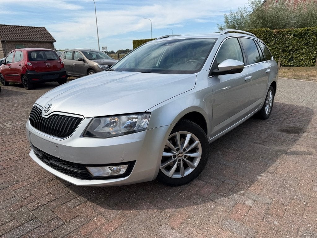 Skoda Octavia Break automatique 1.6 TDI, Autos, Skoda, Achat, Euro 6, Entreprise, Carnet d'entretien
