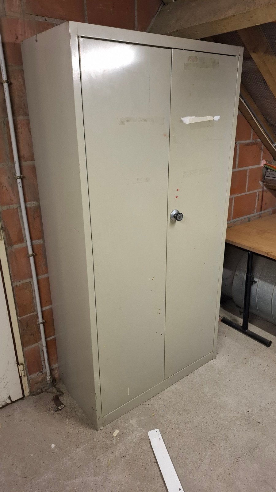 Metalen kast, Ophalen
