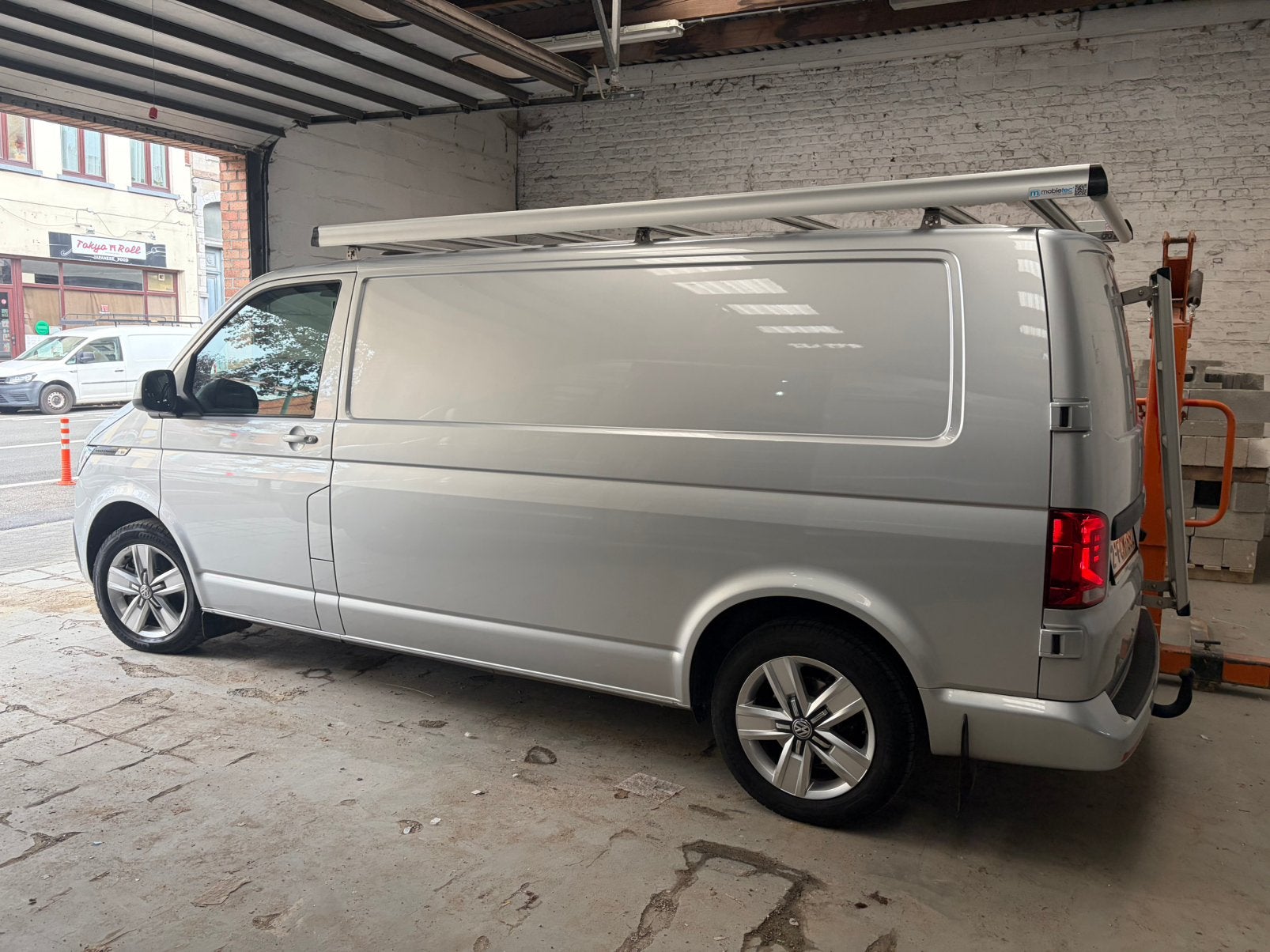 T6.1 chassis long, Autos, Argent ou Gris, Achat, Euro 6, 3 places
