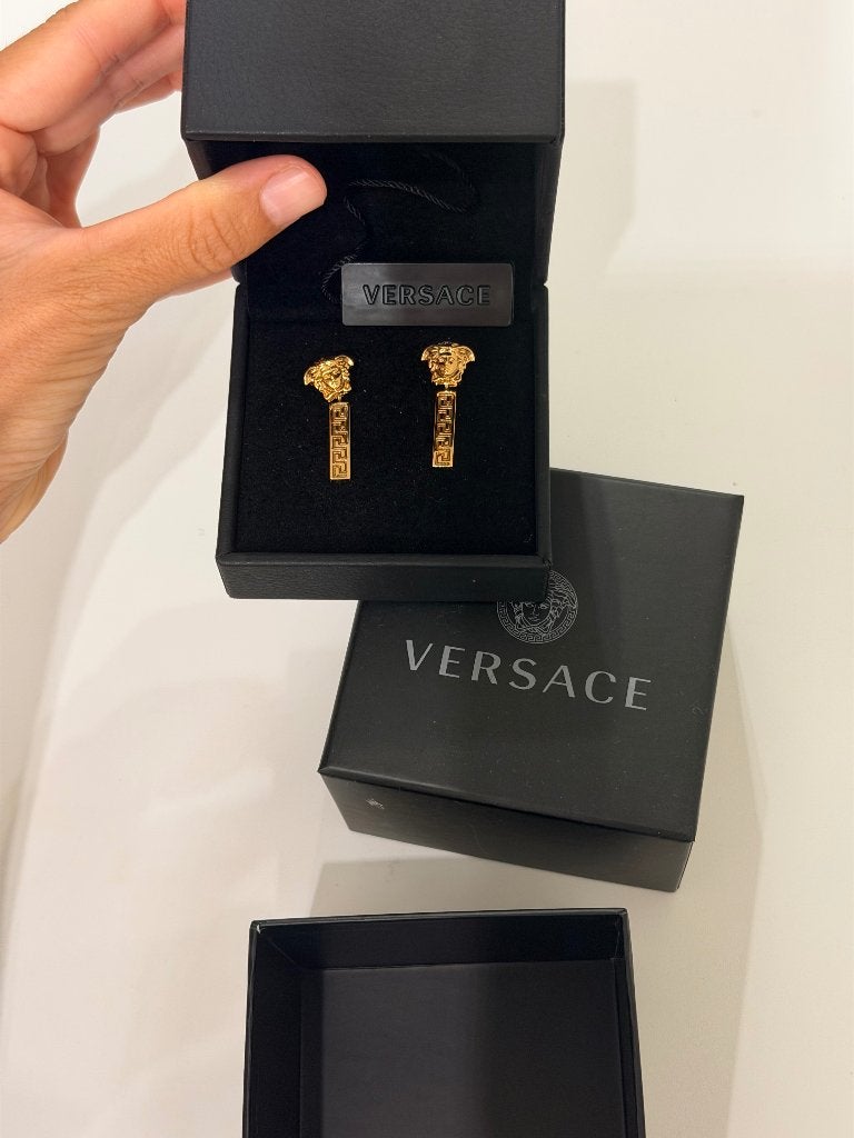 Versace Orbellen, Handtassen en Accessoires, Oorbellen, Nieuw, Ophalen of Verzenden, Knopjes of Stekers, Goud