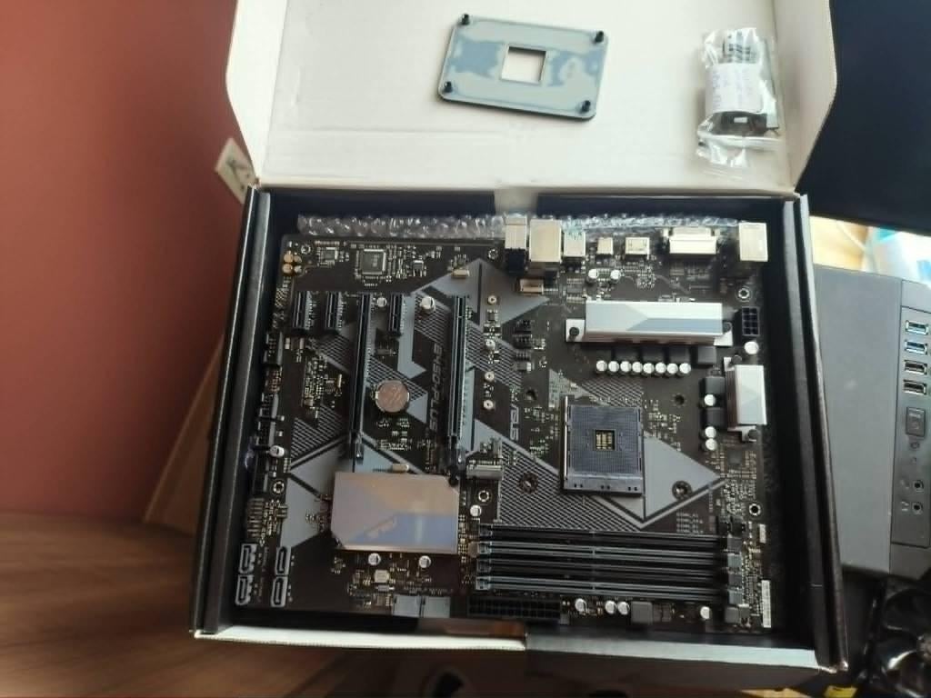 Asus Prime B450-Plus moederbord – AM4 – goede staat, Computers en Software, Ophalen, DDR4, Zo goed als nieuw, Socket AM4