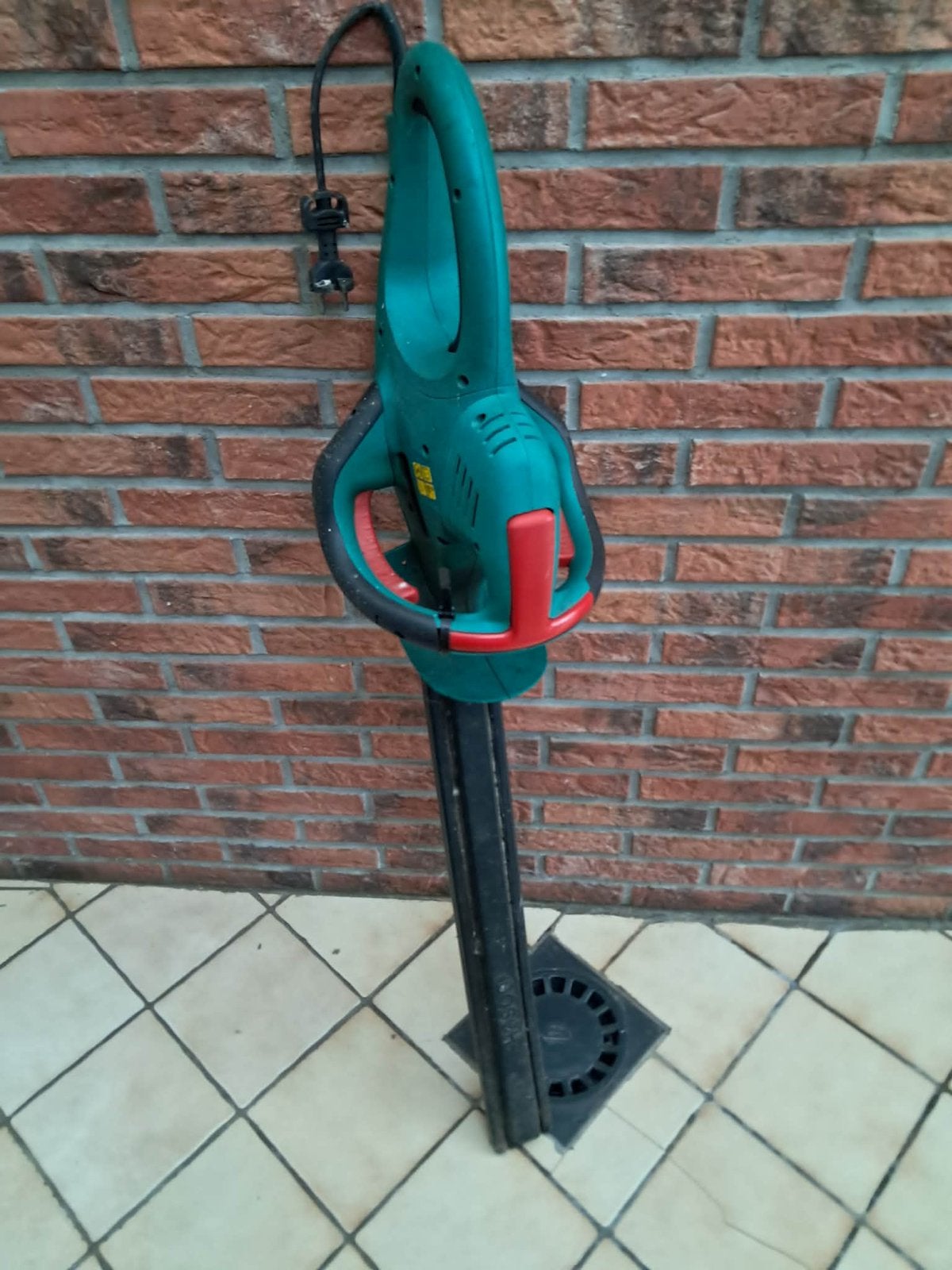 Coupe haie 700 watt lame de. 60 cm, Enlèvement
