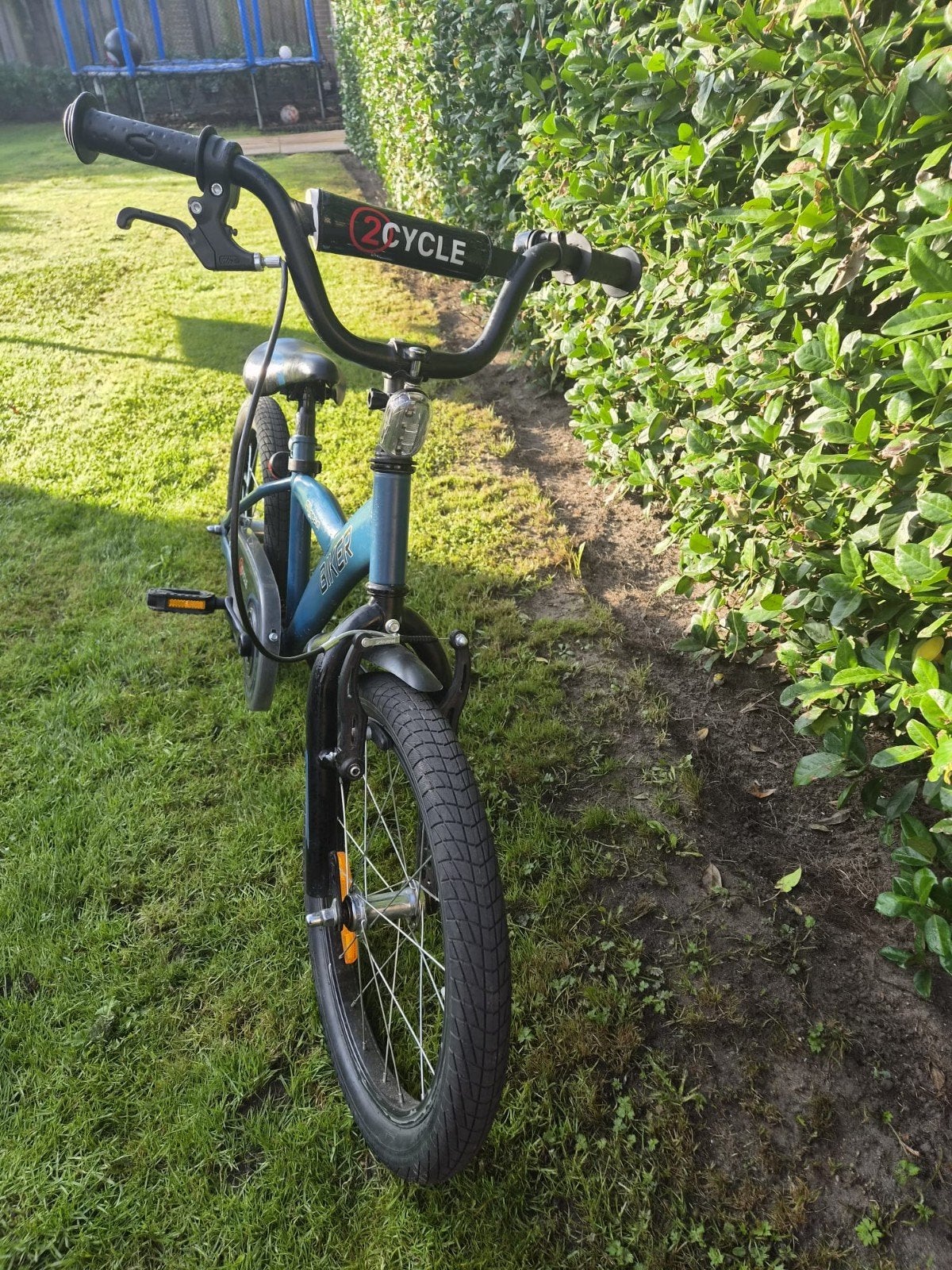 kinderfiets biker 2cycle 18 inch - blauw, Fietsen en Brommers, Ophalen, Gebruikt, Terugtraprem, 16 tot 20 inch