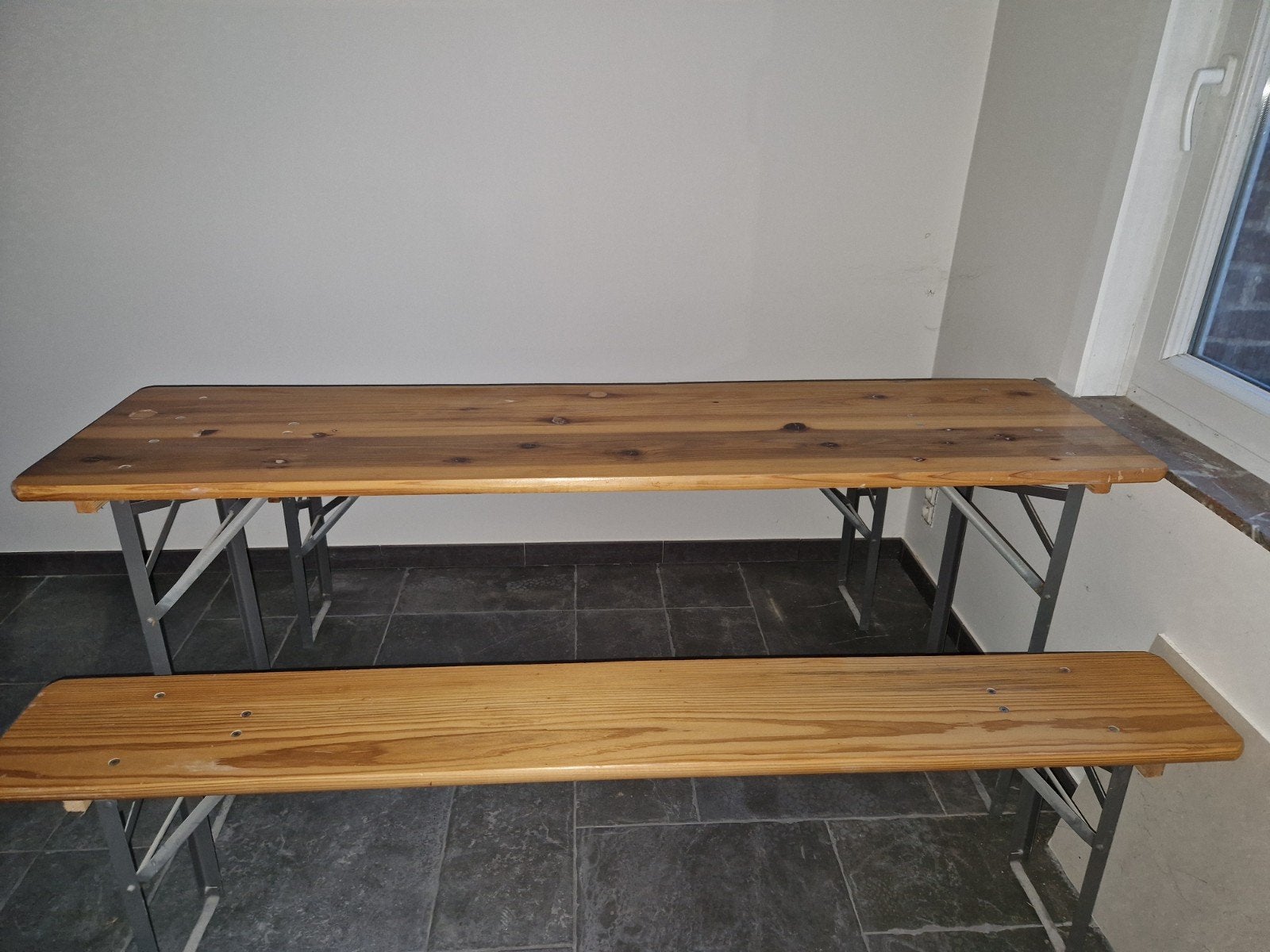 Table et deux bancs Munich, Jardin & Terrasse, Comme neuf, Enlèvement, Rectangulaire, Bois
