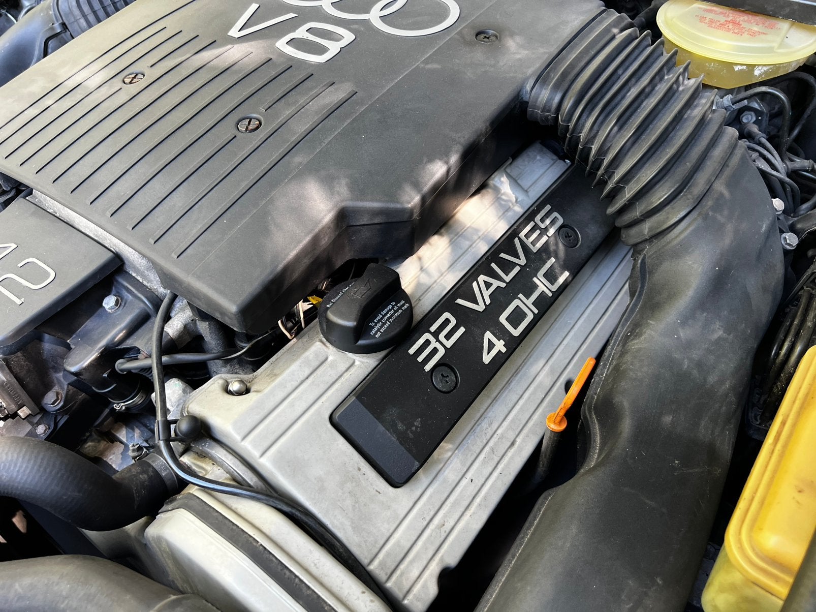 Mooie Audi oldtimer S6 4.2 V8 met 232 241 km, foto 12