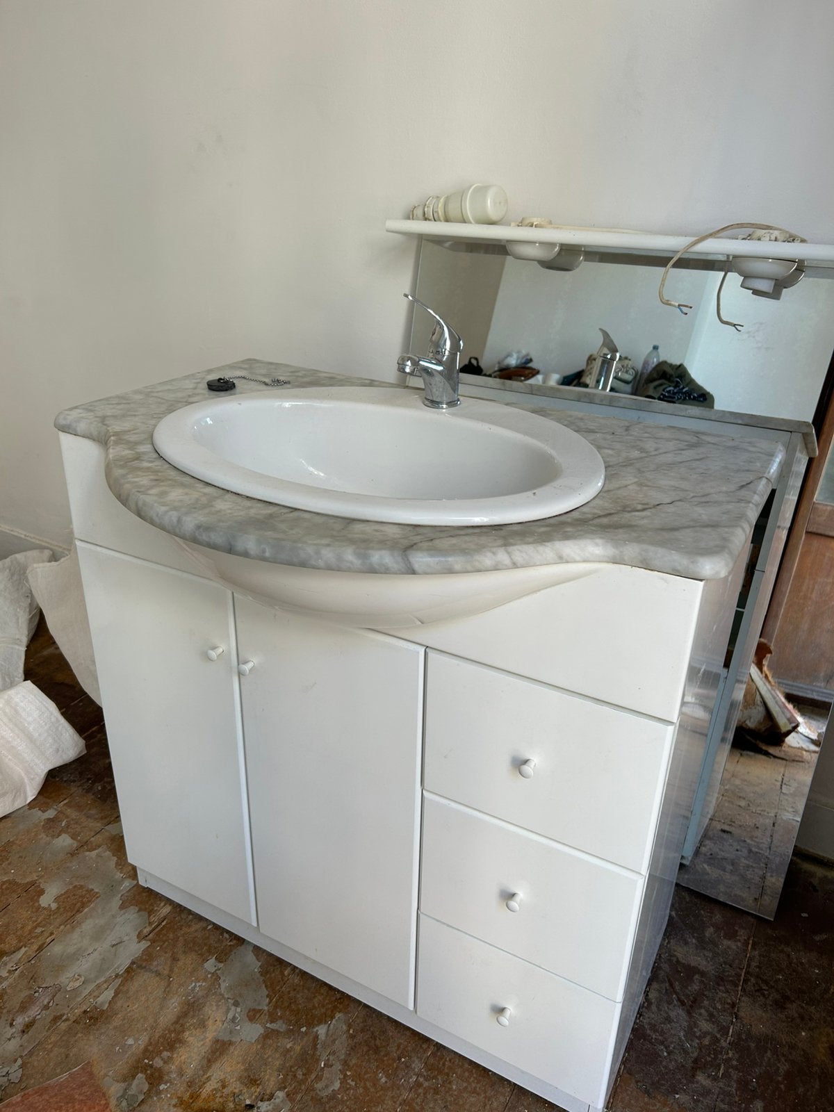 Lavabo +  mirroir  a donner, Maison & Meubles, Meuble lavabo, Enlèvement, Utilisé, 50 à 100 cm