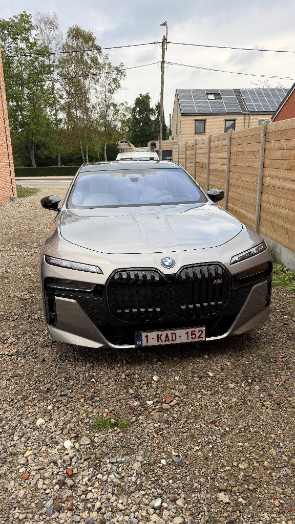 BMW M760e xDrive, Autos, Cuir, Achat, 420 kW, 6 cylindres