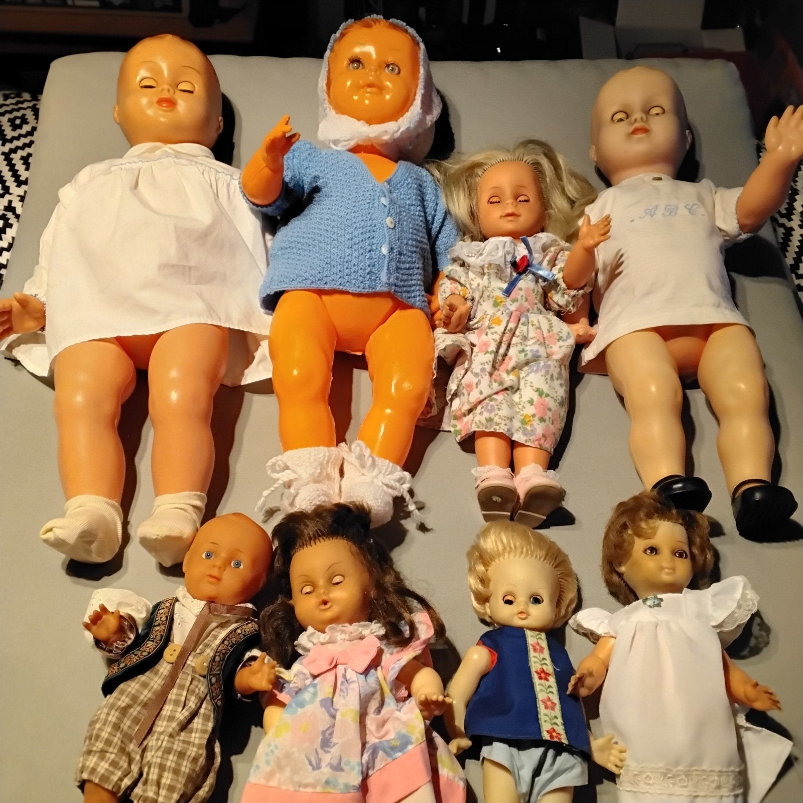Lot oude poppen, Ophalen