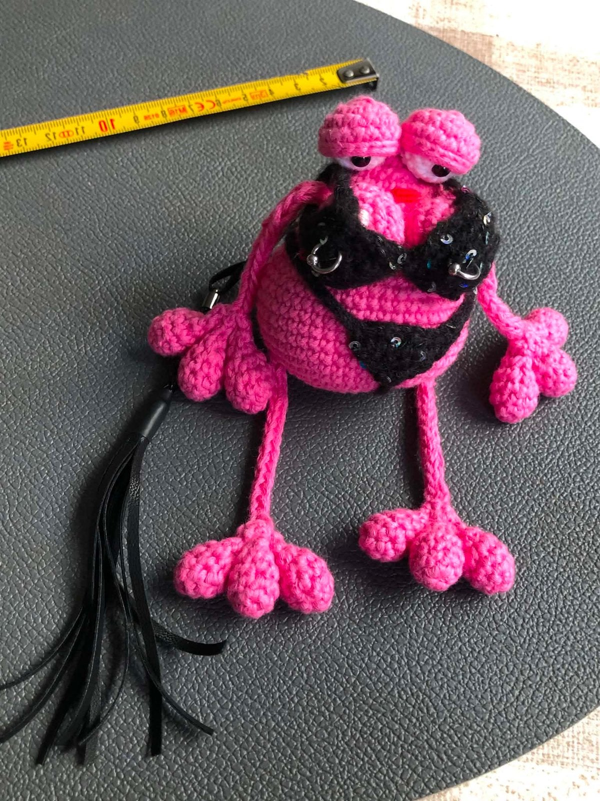 Porte-clés grenouille rose sexy au crochet – Amigurumi, Ophalen of Verzenden, Zo goed als nieuw