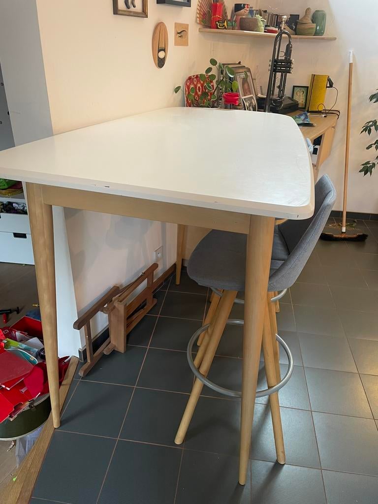 Table haute avec deux chaises a dossier, Ophalen, Gebruikt