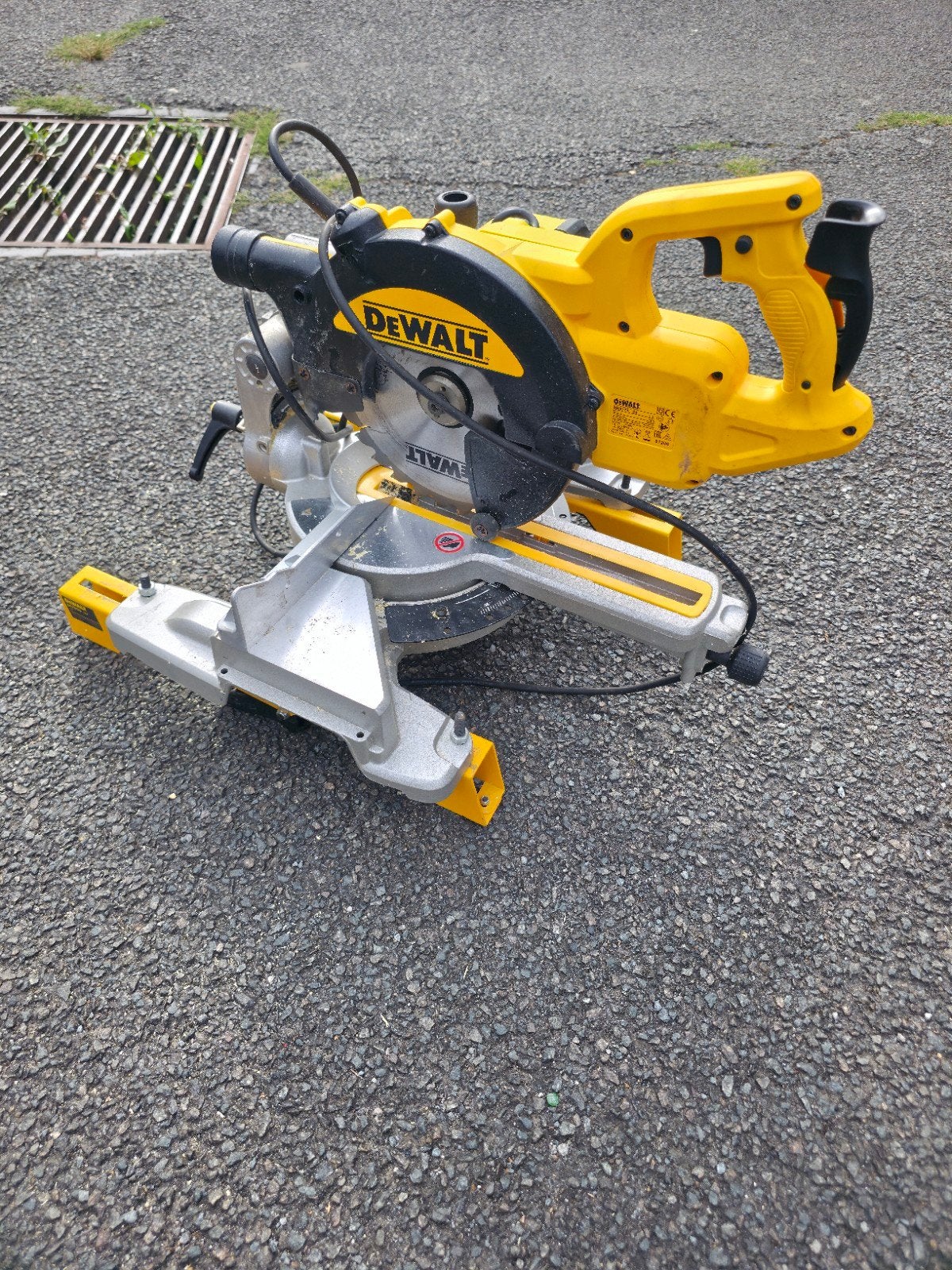 afkortzaag met tafel, Doe-het-zelf en Bouw, Ophalen, Gebruikt, 70 mm of meer, Dewalt