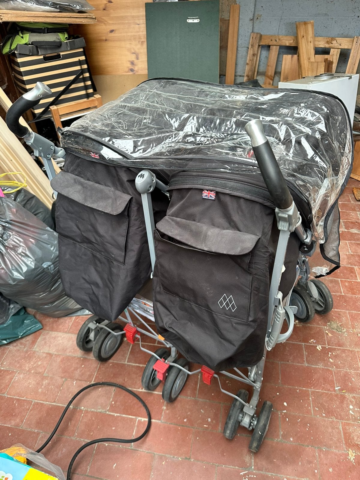 Poussette double Maclaren – bon état – avec protection pluie, Enlèvement, Utilisé, Poussette ou Buggy