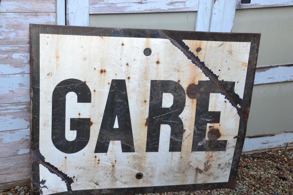 groot metalen bord GARE, Ophalen