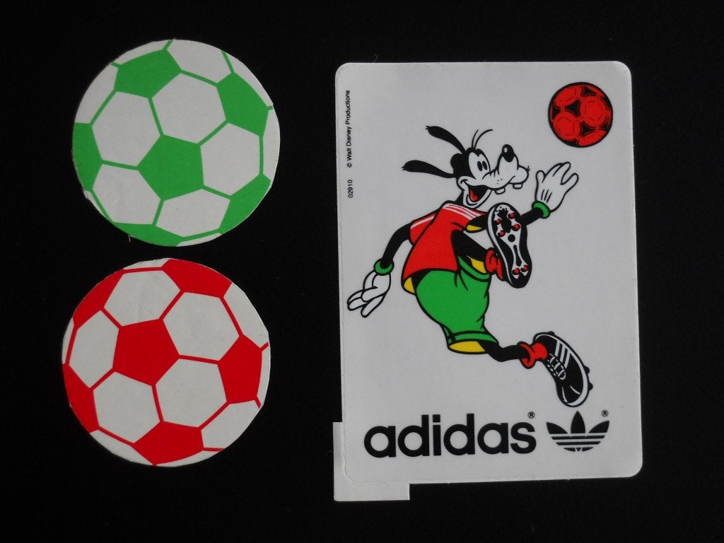 stickers voetbal, Disney, Goofy met voetbal, Adidas, Ophalen of Verzenden, Nieuw, Sport
