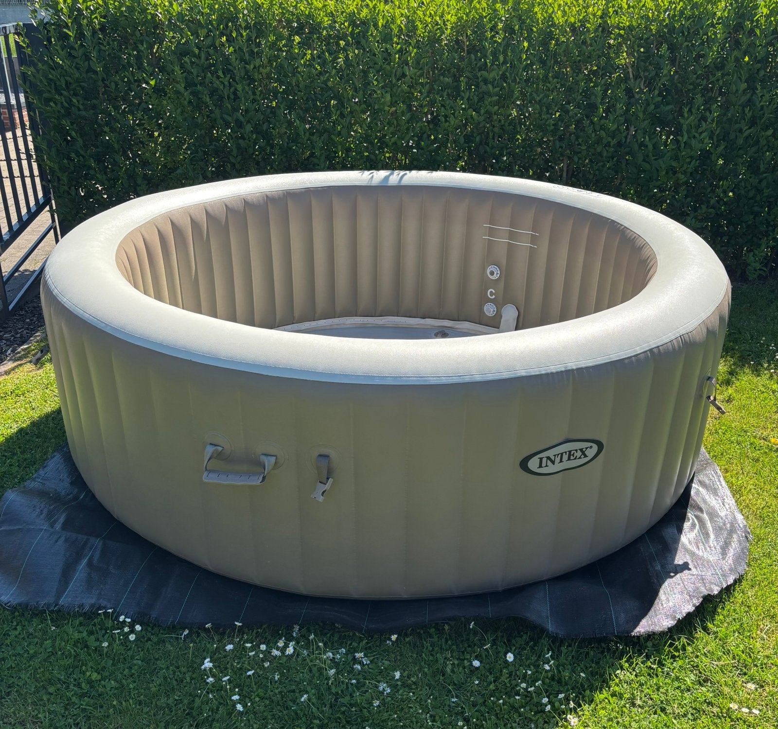Intex Opblaasbare jacuzzi  (6 personen 216 x 71 cm), Ophalen, Gebruikt, Afdekzeil, Opblaasbaar