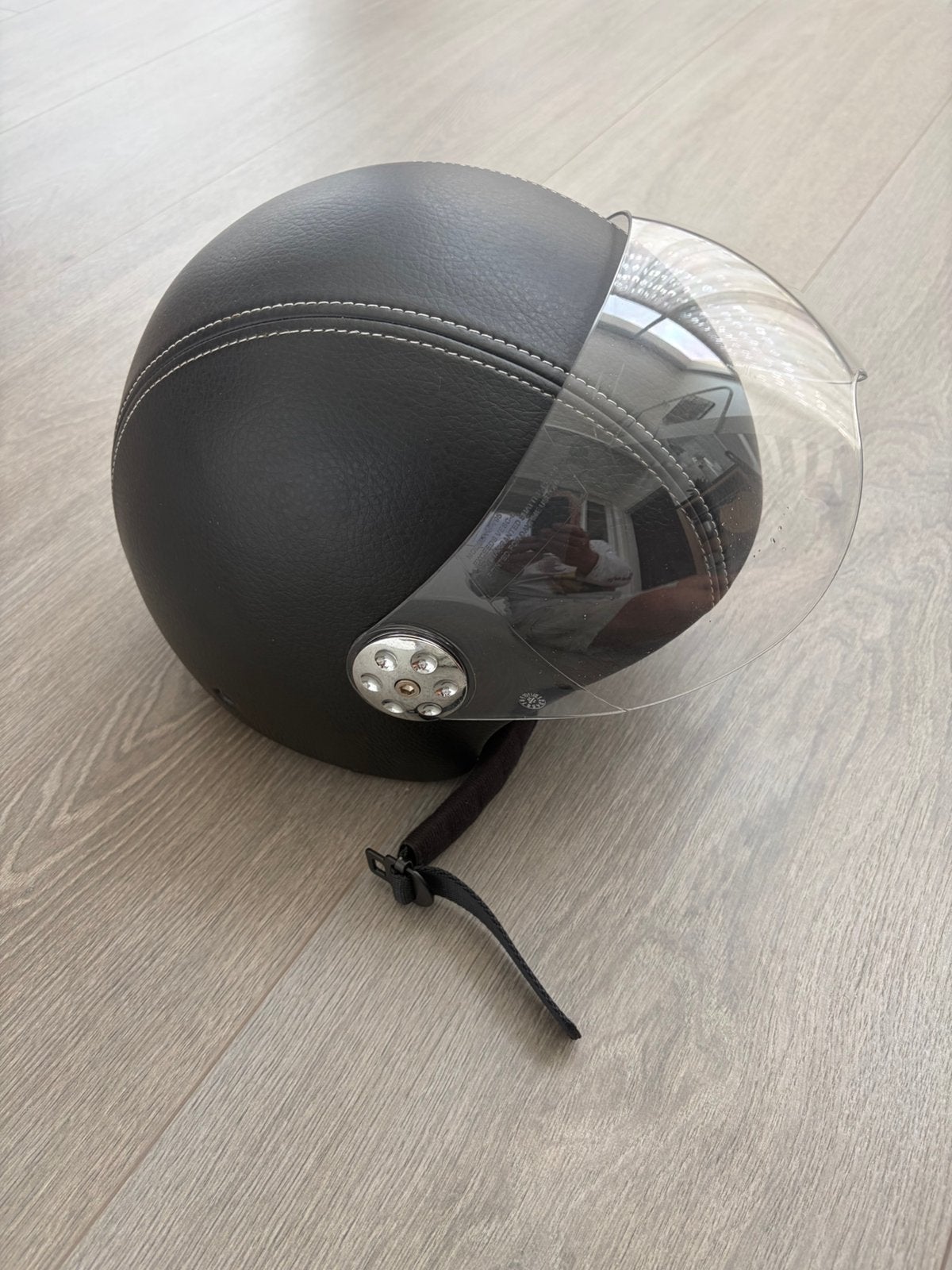 Casque en similicuir, Enlèvement, Neuf