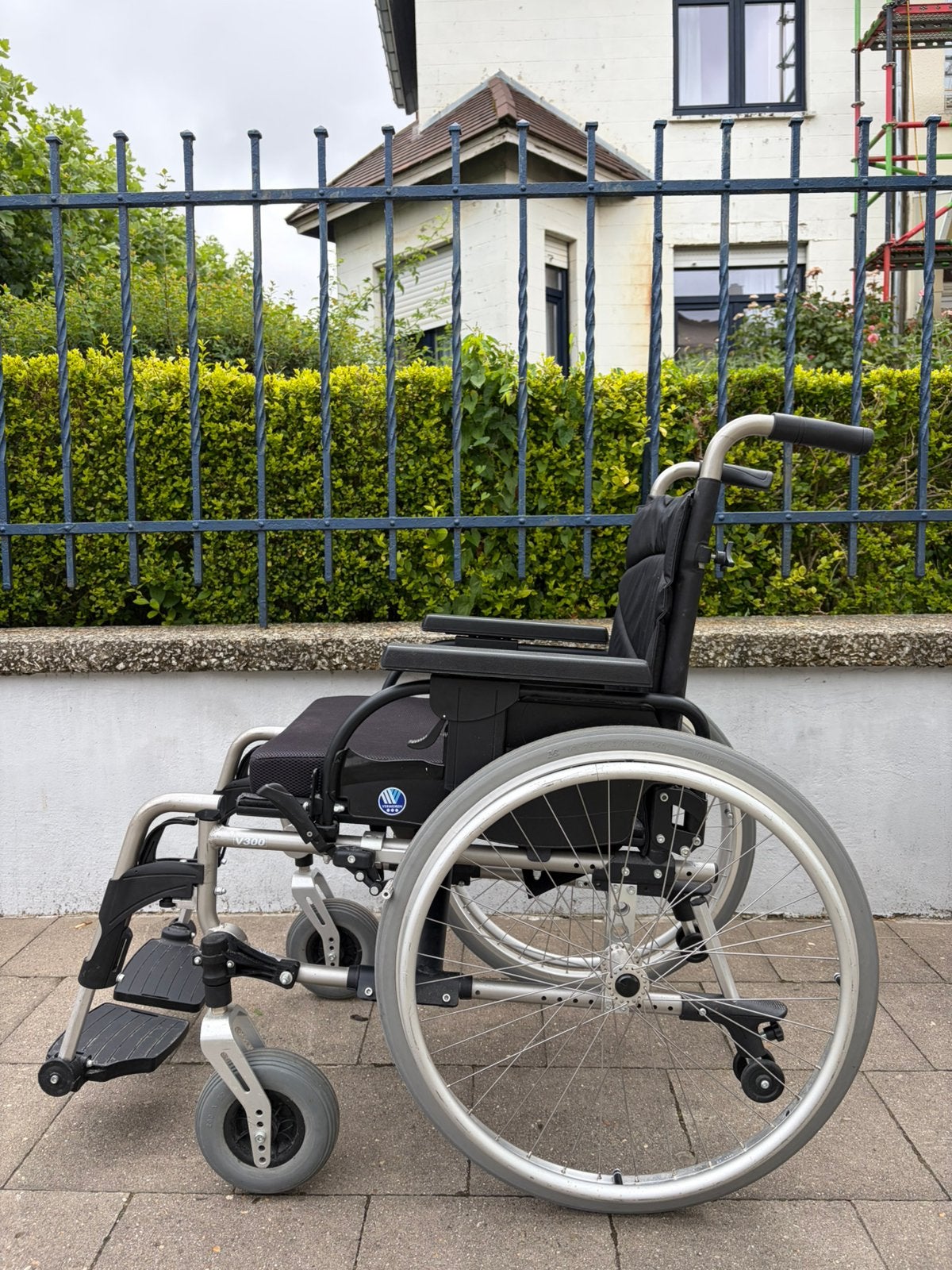 Chaise roulante pliable Vermeiren V 300 état neuf, Enlèvement ou Envoi, Pliant, Comme neuf, Fauteuil roulant manuel