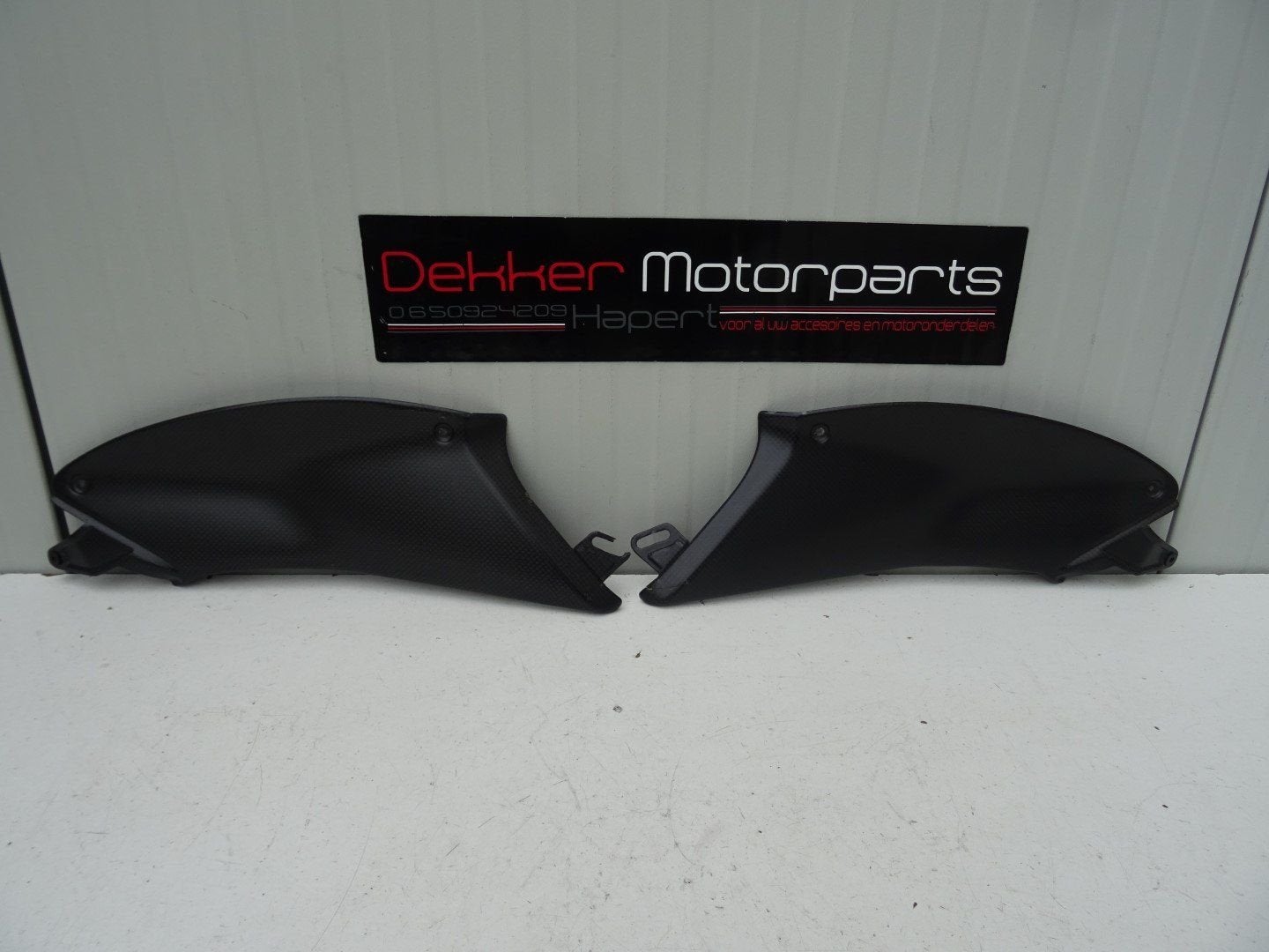 Linker + Rechter Carbon Tankkap Ducati Diavel 2011-2012-2013, Motoren, Gebruikt, -, -, Ophalen of Verzenden