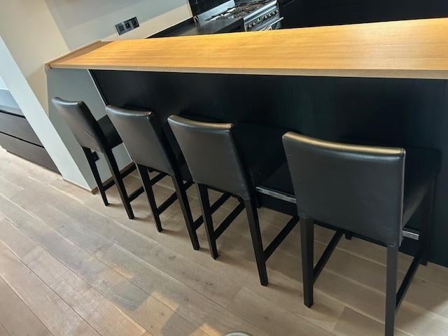 TABOURETS DE BAR, Enlèvement