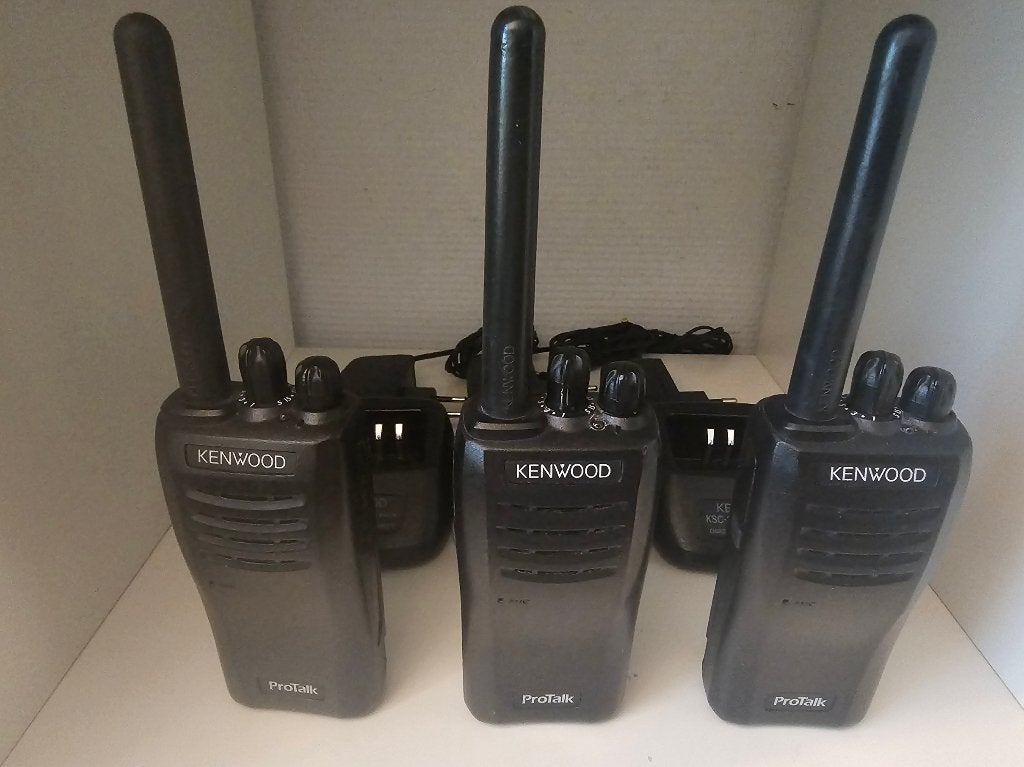 3x Kenwood TK3501 portofoons compleet, Télécoms, Talkie-walkie ou Walkie-talkie, Avec clip de ceinture, Comme neuf, Enlèvement