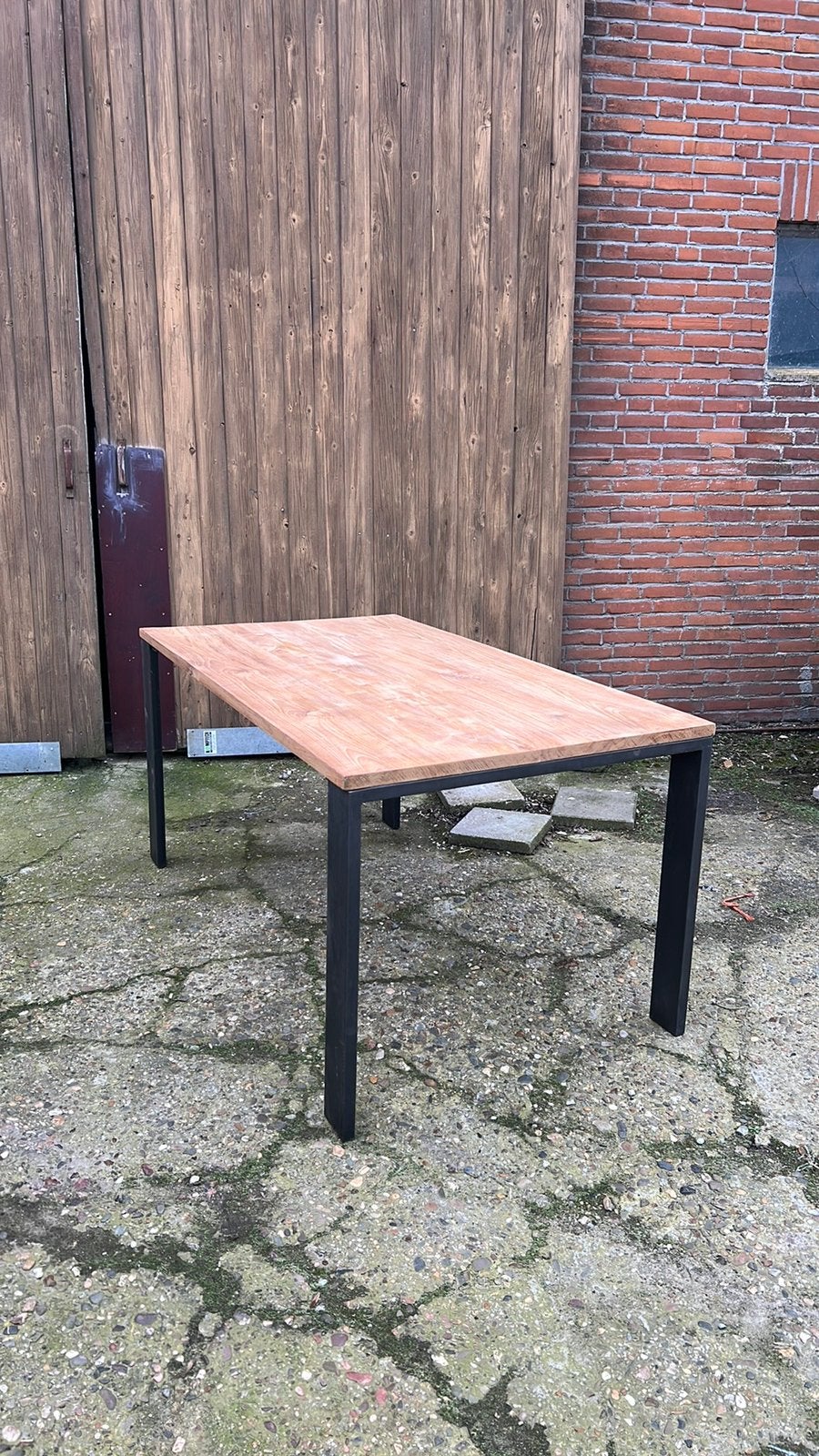 Hardhouten tafel, Ophalen
