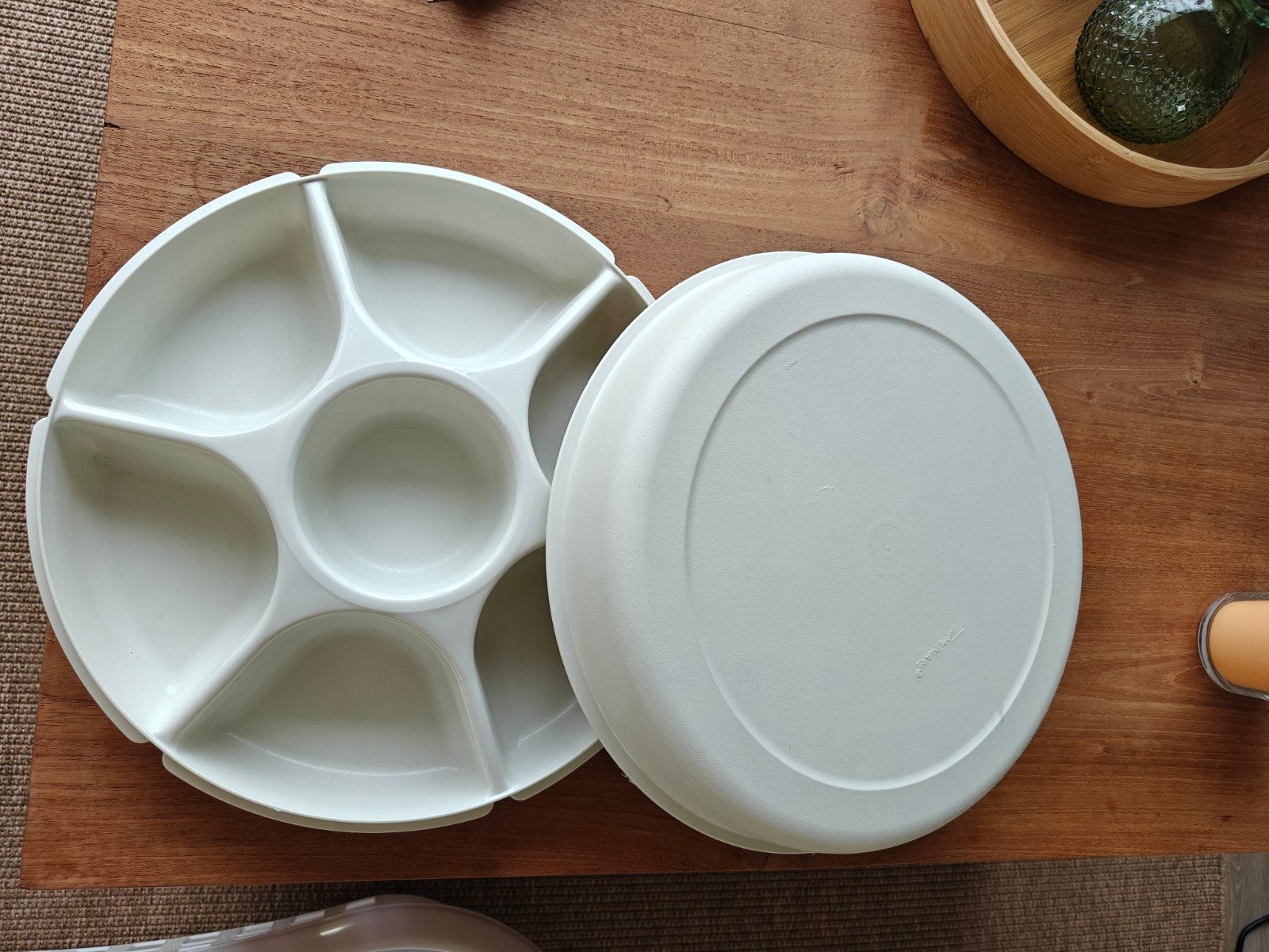 Tupperware hapjesschaal met deksel, Huis en Inrichting, Ophalen of Verzenden, Zo goed als nieuw, Crème, Met deksel
