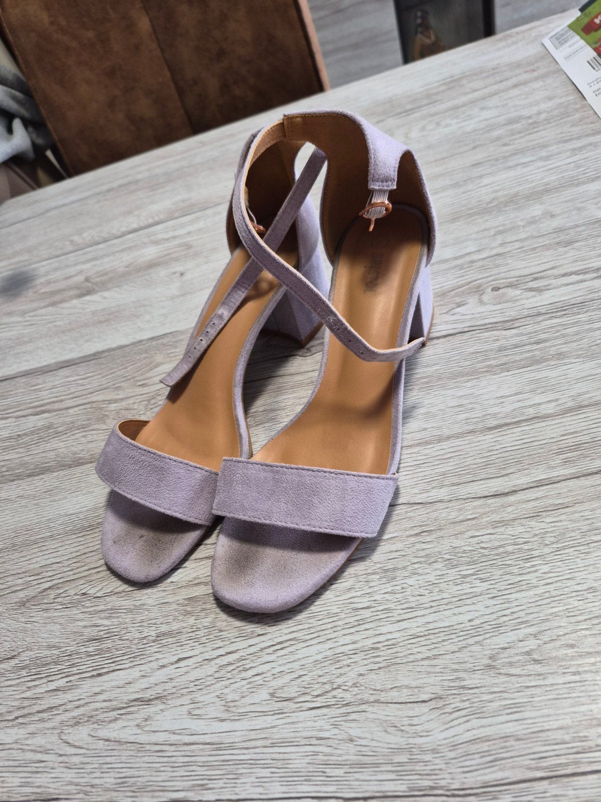 paarse schoenen met hak maat 39, Ophalen