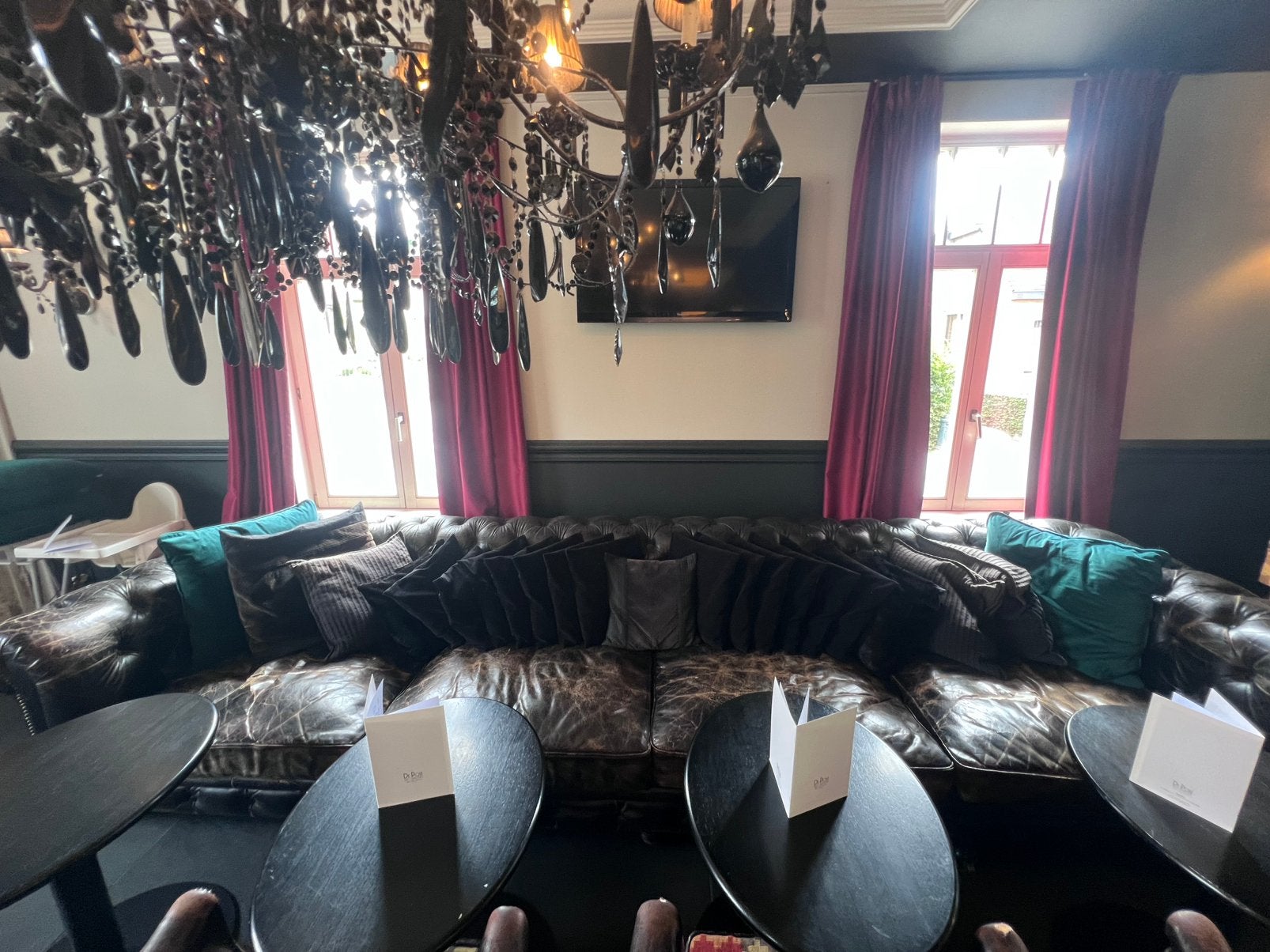 Unieke vintage lederen Chesterfield / Kensington bank, Vintage, Enlèvement, Utilisé, Cuir