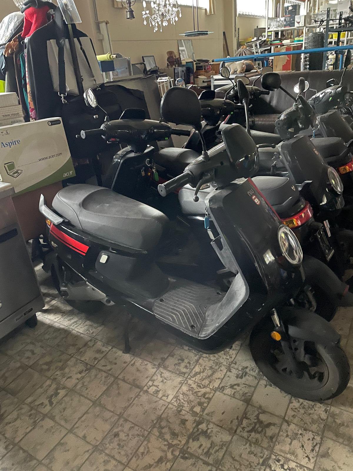 Trottinettes électriques NIU — chargeur inclus, Enlèvement, Utilisé, Classe A (25 km/h), Électrique